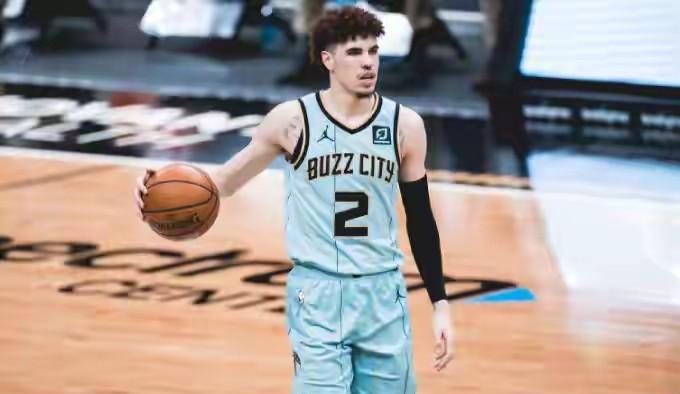 拉梅洛-鲍尔申请交易，火箭队要不要？据美国方面消息透露，黄蜂队后卫拉梅洛-鲍尔