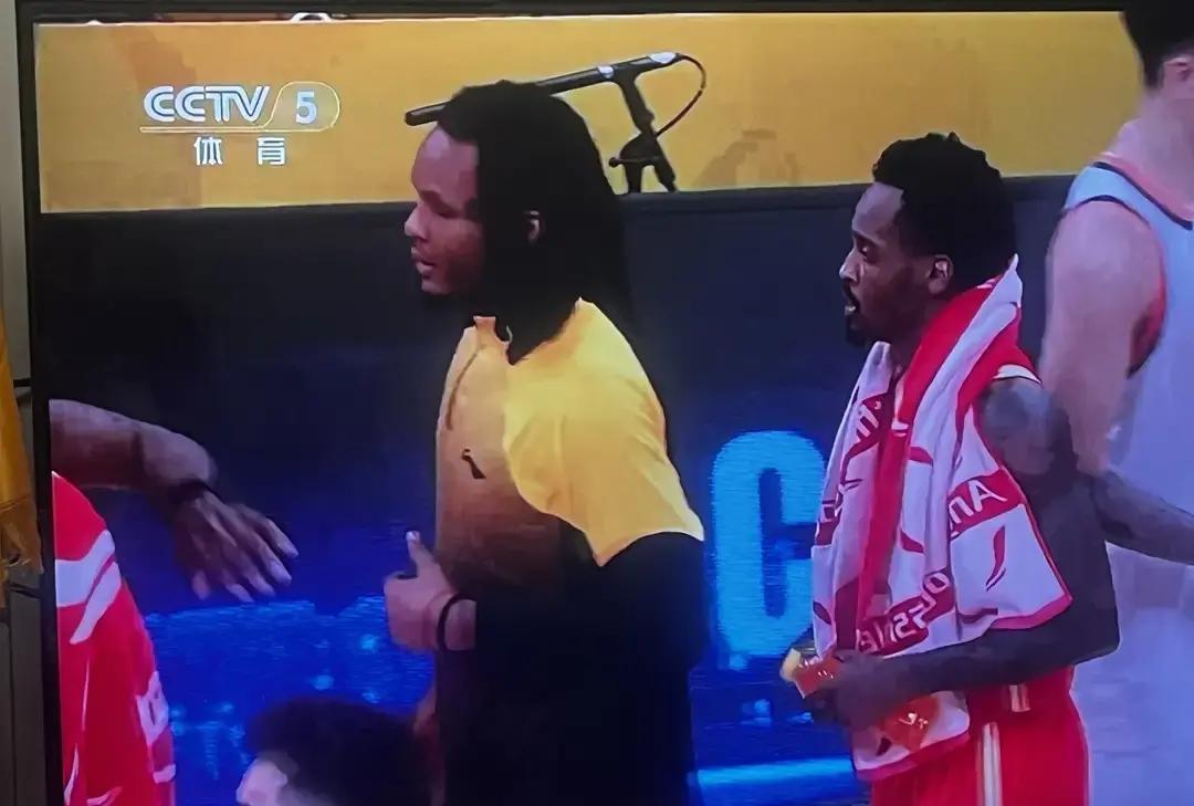 上海男篮，不是输给浙江广厦，是输给一种“基因”。撕开纸面阵容，王哲林面对前