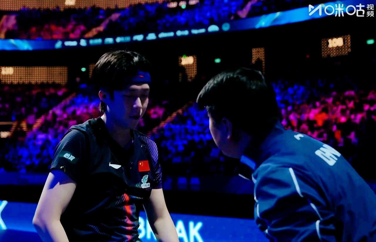 我去！世界杯决赛，王皓指导王楚钦的原声，也被全球直播了！前两局两人打成了1
