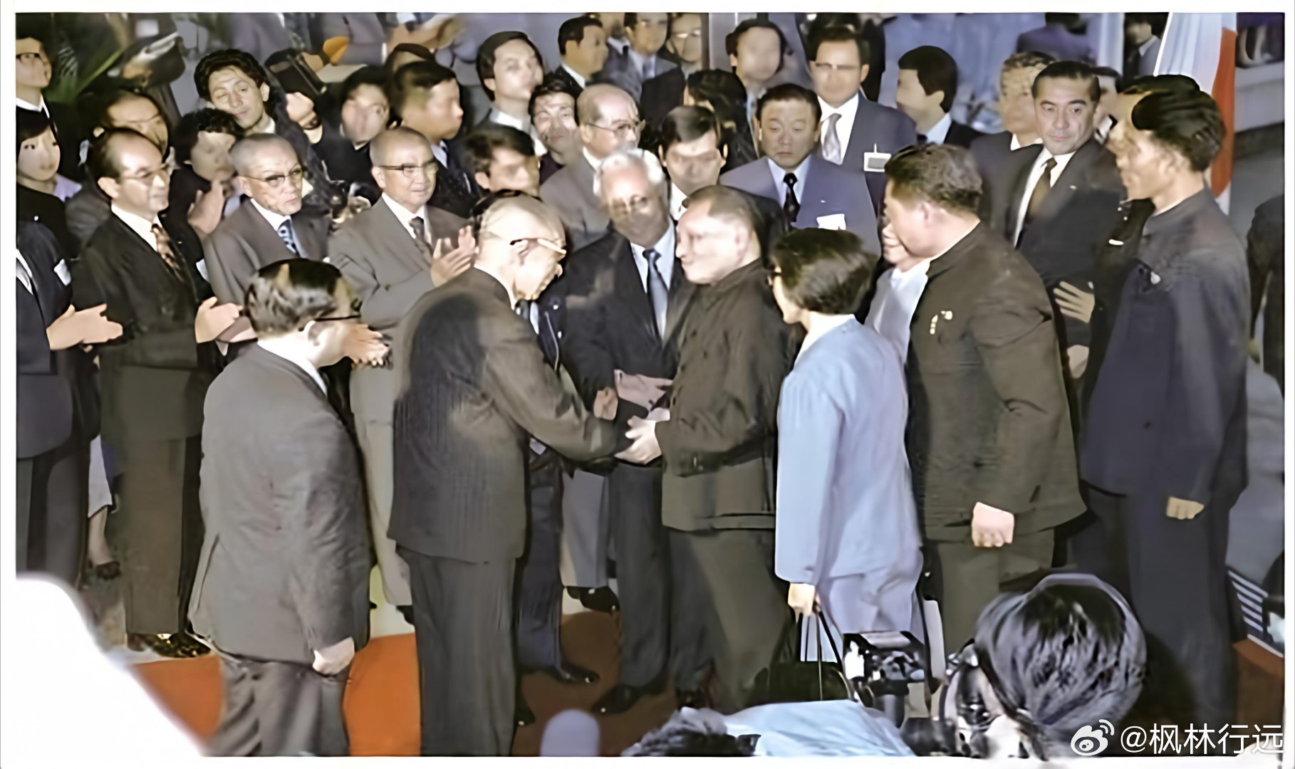 1978年10月，邓小平去日本，会见日本企业家，对松下幸之助说：“松下先生，你能