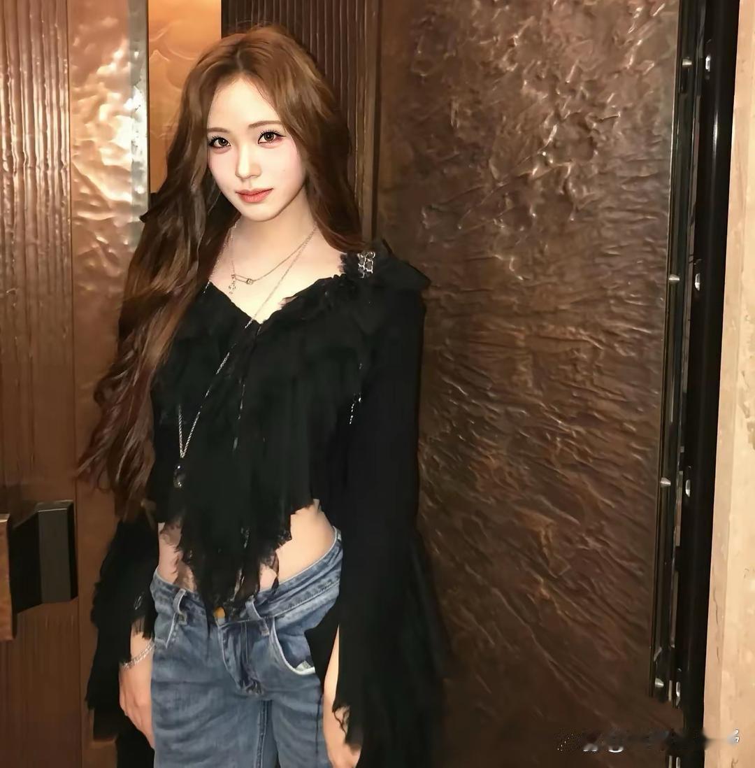 小S的二女儿，终究是长成了她爸爸喜欢的样子，妈妈梦想的样子。​​​