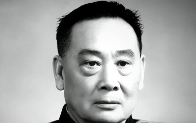 1949年9月的迪化军部，马呈祥的枪口正顶着陶峙岳的胸口，这个曾在河西走廊让西路