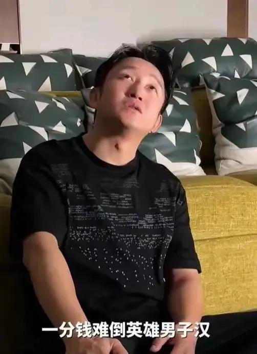 看见很多人对邹市明冉莹颖这一对夫妻没有好感。可能就是因为感觉落差太大。以前风