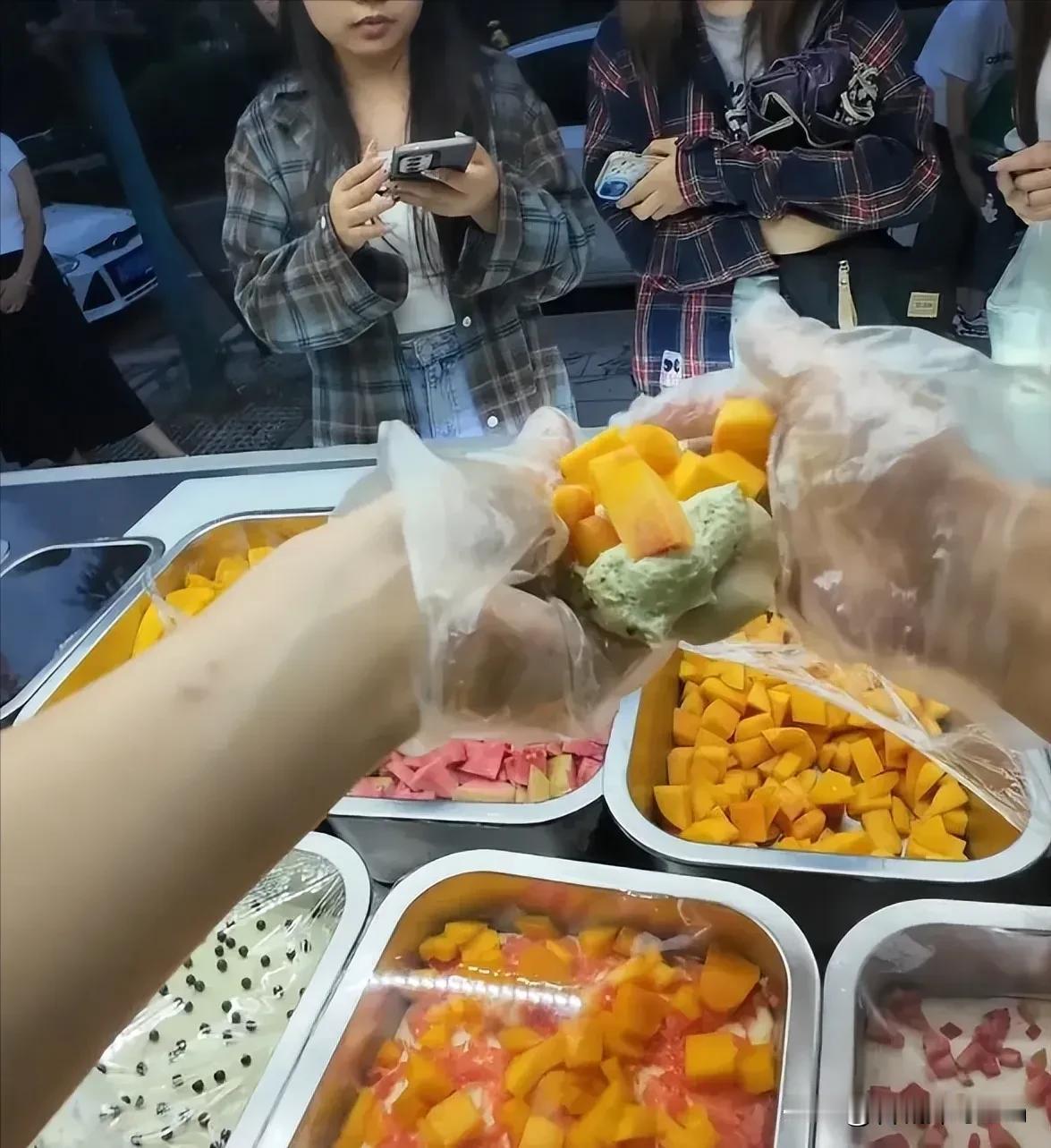 “人各有命啊！”10月21日报道，湖北武汉一27岁小伙放弃了月薪8000元的稳定
