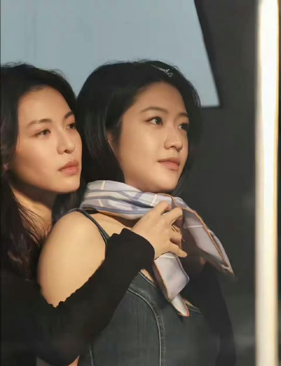 钟楚曦与向涵之新剧同框，顶级神颜之间的PK