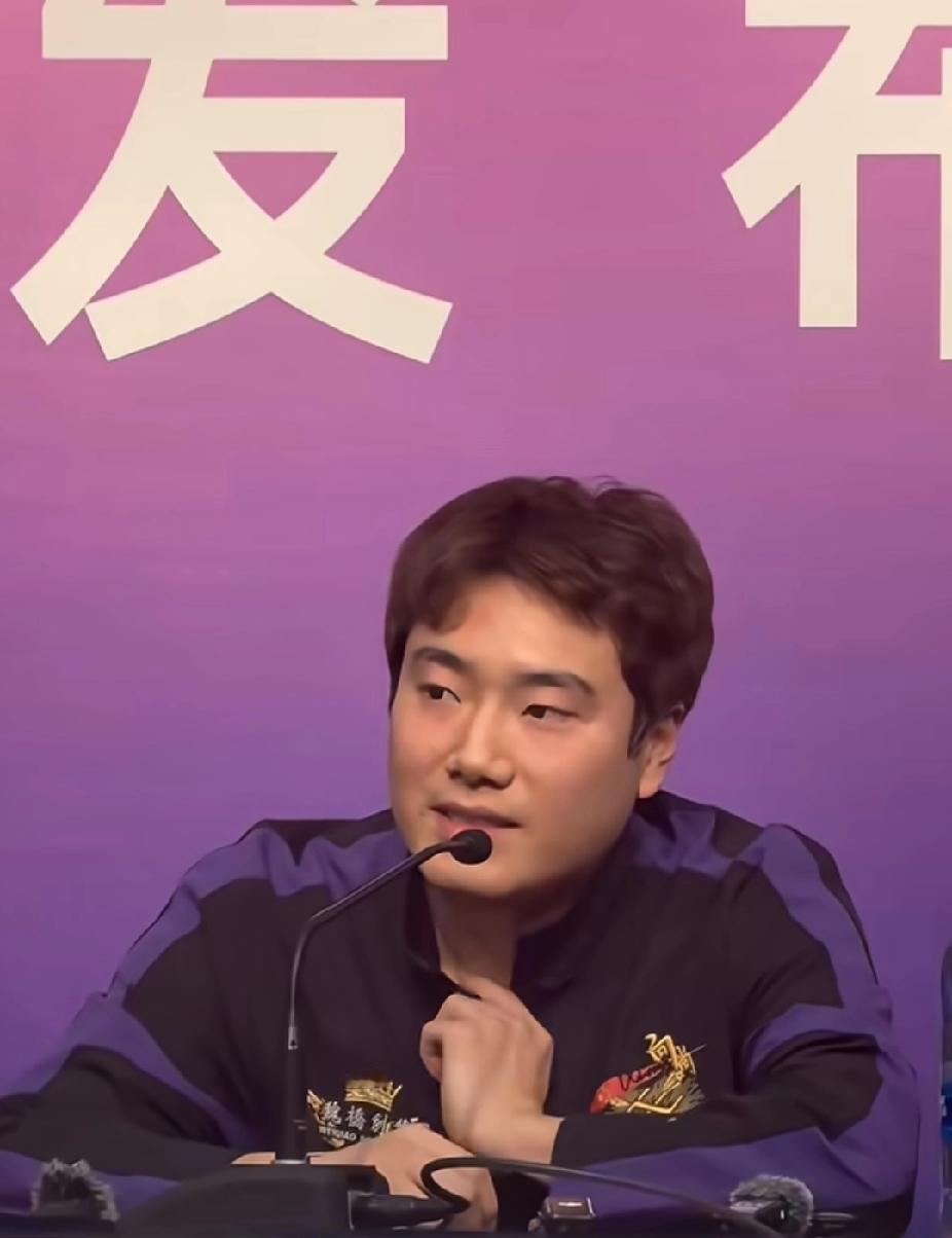 梁靖崑南京发布会一字回应超耿直，事业家庭双丰收太羡慕乒超联赛决赛后的发布会