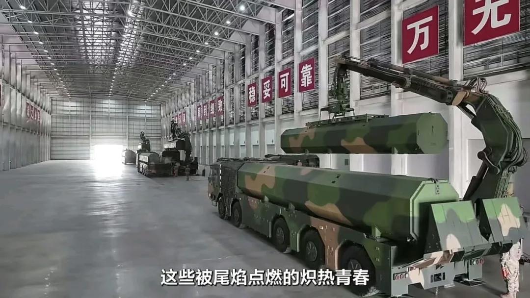 5月5日，社交媒体公布了一组东风快递照片，炽热青春，大国重器画面。