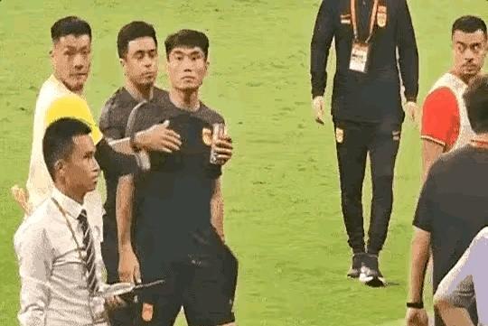 为什么很多球迷希望郑智从国足教练组组长的位置上“下课”？郑智在2023年2月进