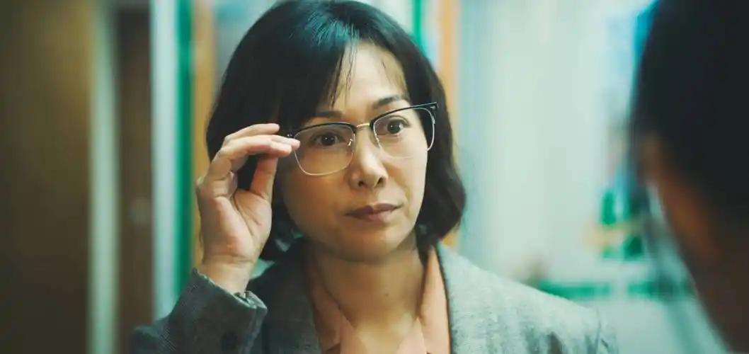 他这次犯的错，“亲妈”也救不了他。《交锋》里欧豪饰演台湾间谍林看山，被他的上