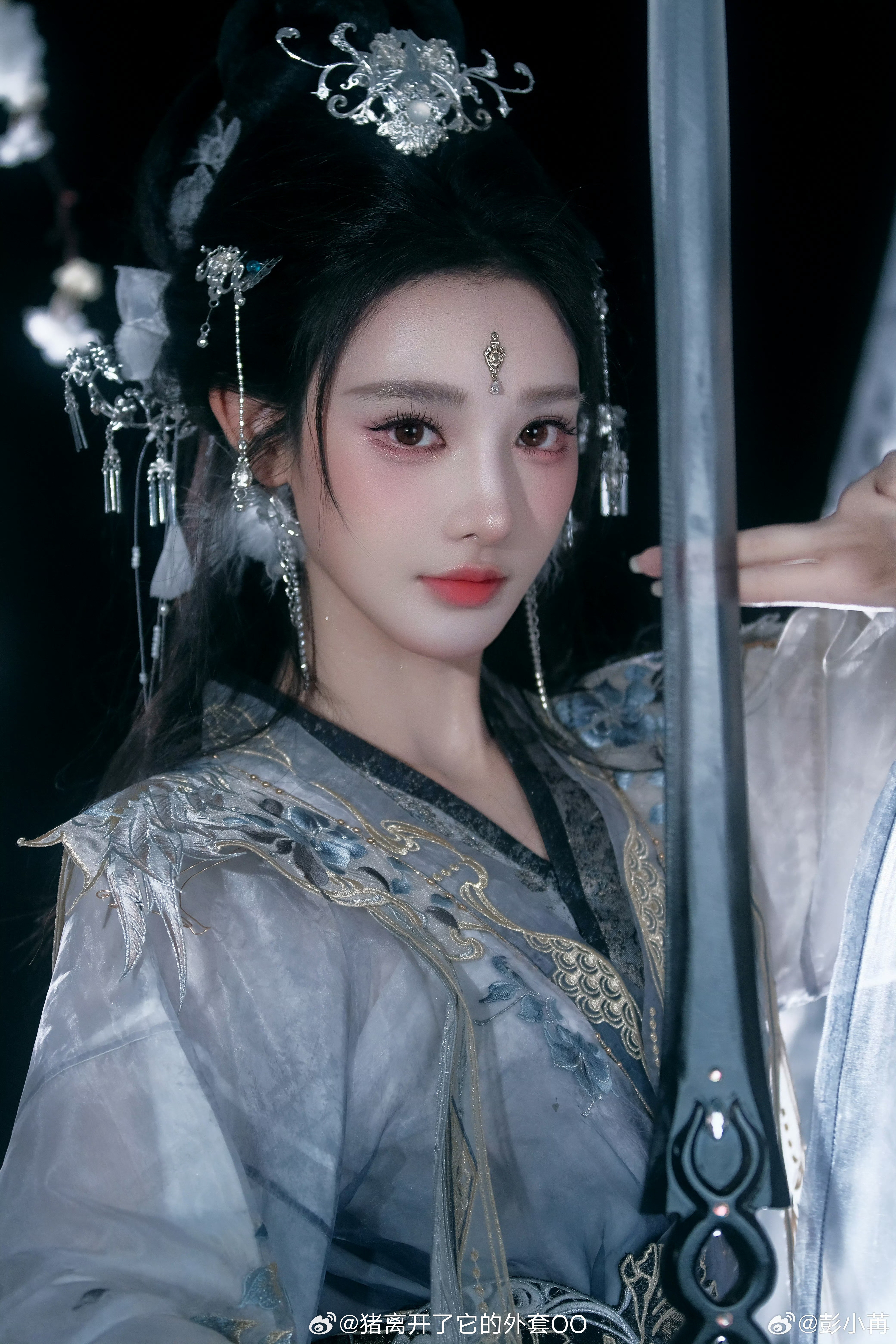 彭小苒最新古风大片，清冷剑修大师姐！！​​​