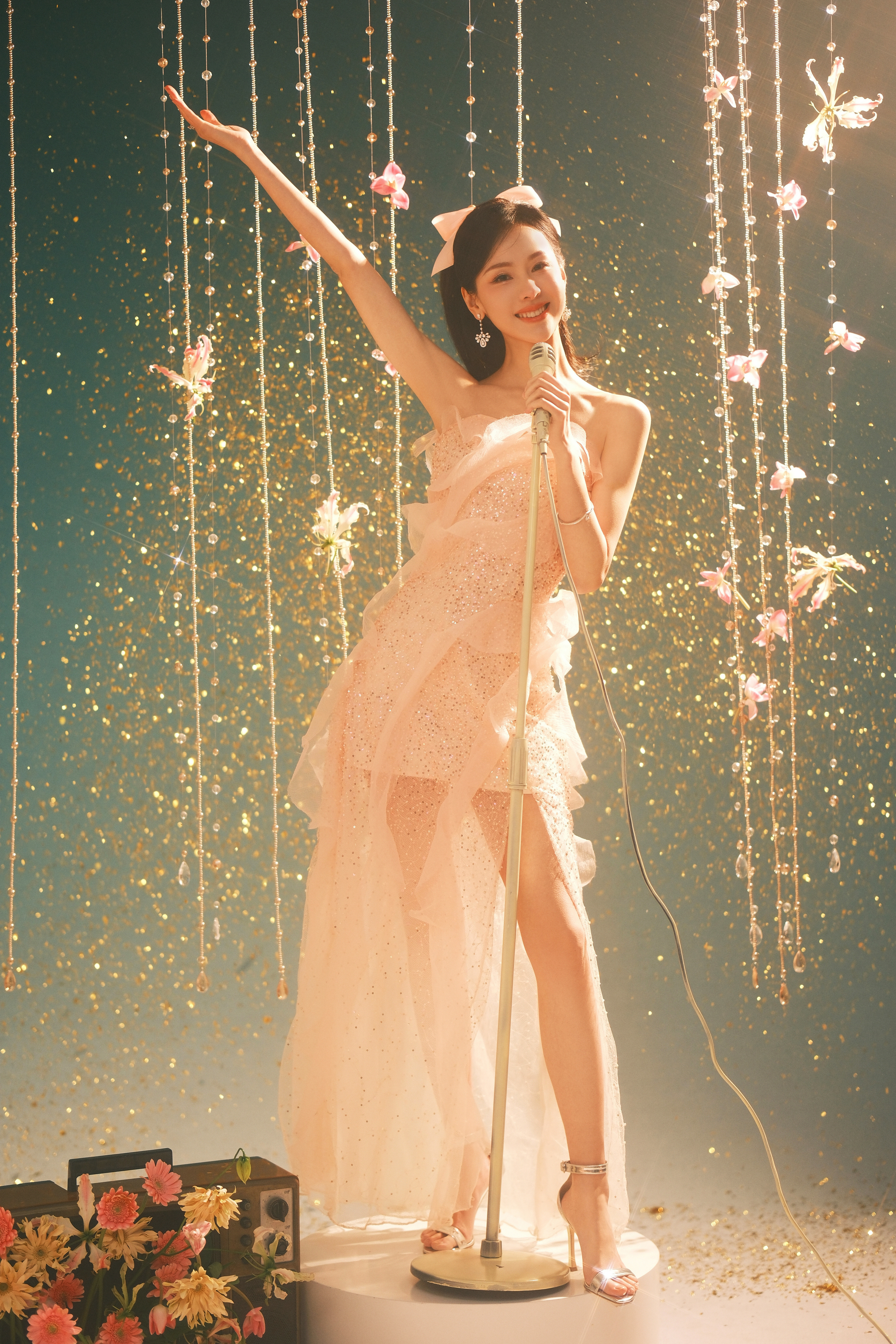 陈都灵最新物料民国时期的外滩名媛献唱