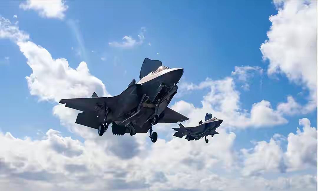 4万吨巨舰亮剑！电磁弹射歼-35满油出击，美日菲7国军演变陪练！把美国和盟友等