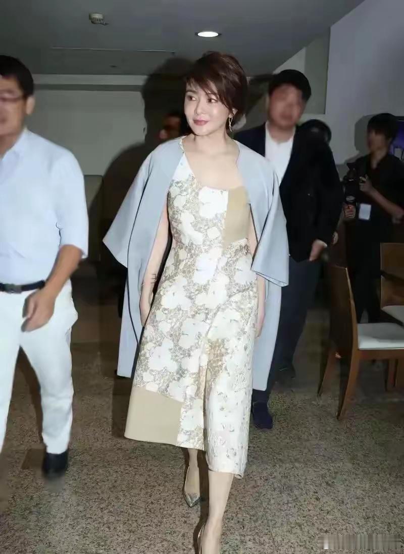 你敢信关之琳60多了吗？​​​