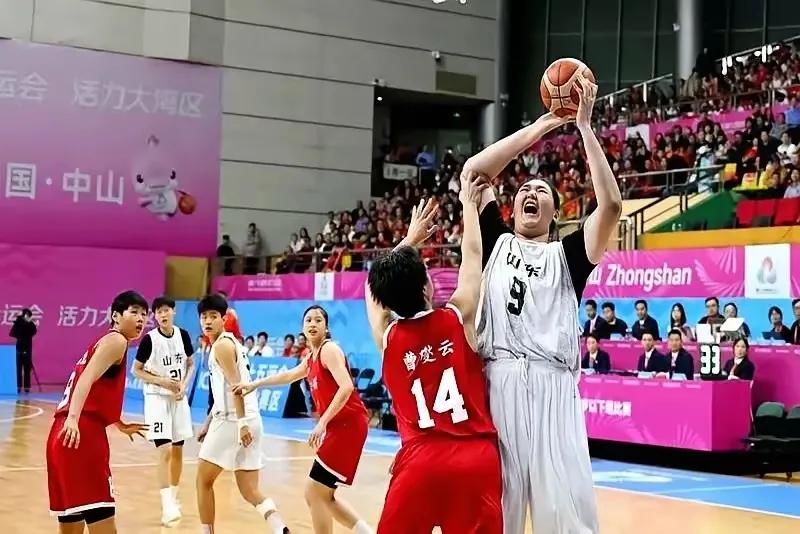 WCBA山东女篮对新疆女篮输的不冤。老问题，老情况，就是不改变，碰壁也不回头。