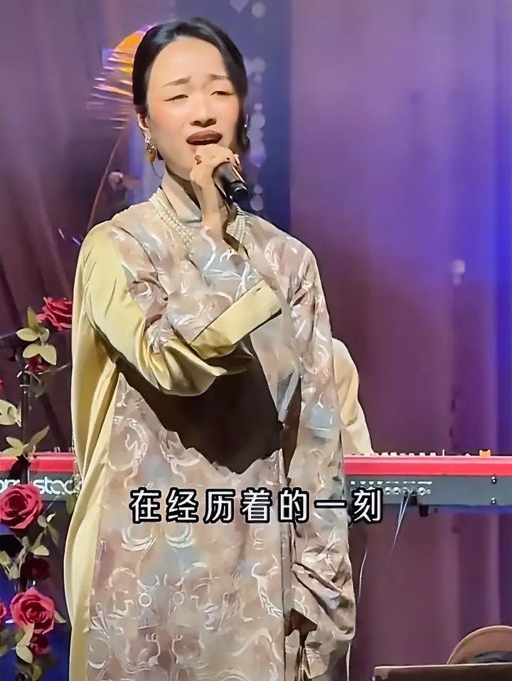 春晚最大腕根本不是王菲！是北大才女马懿。导演组找她，只因乐队200亿播放的抖音