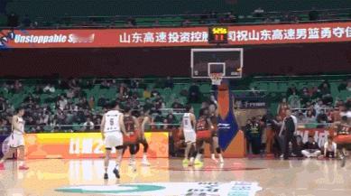 琼斯被看成约翰逊，山东浙江篮球场打架，工作人员忙中出错山东和浙江，加上前几年