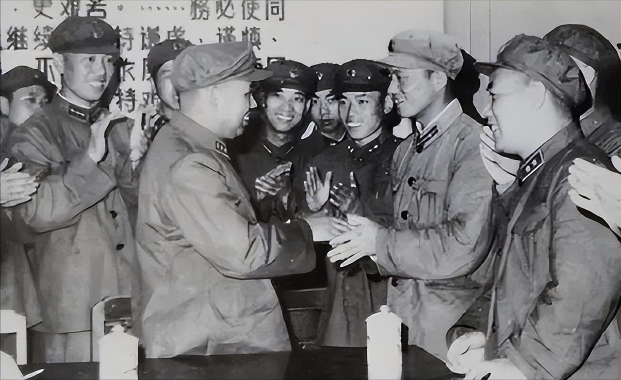 1955年，许世友任南京军区司令员，茅台酒由警卫员代为购买，当时一瓶3元钱
