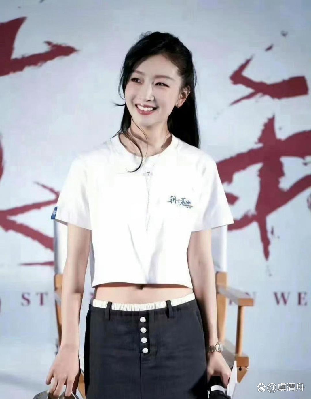 周冬雨这是真长开了，颜值一路往上走，越来越耐看了​