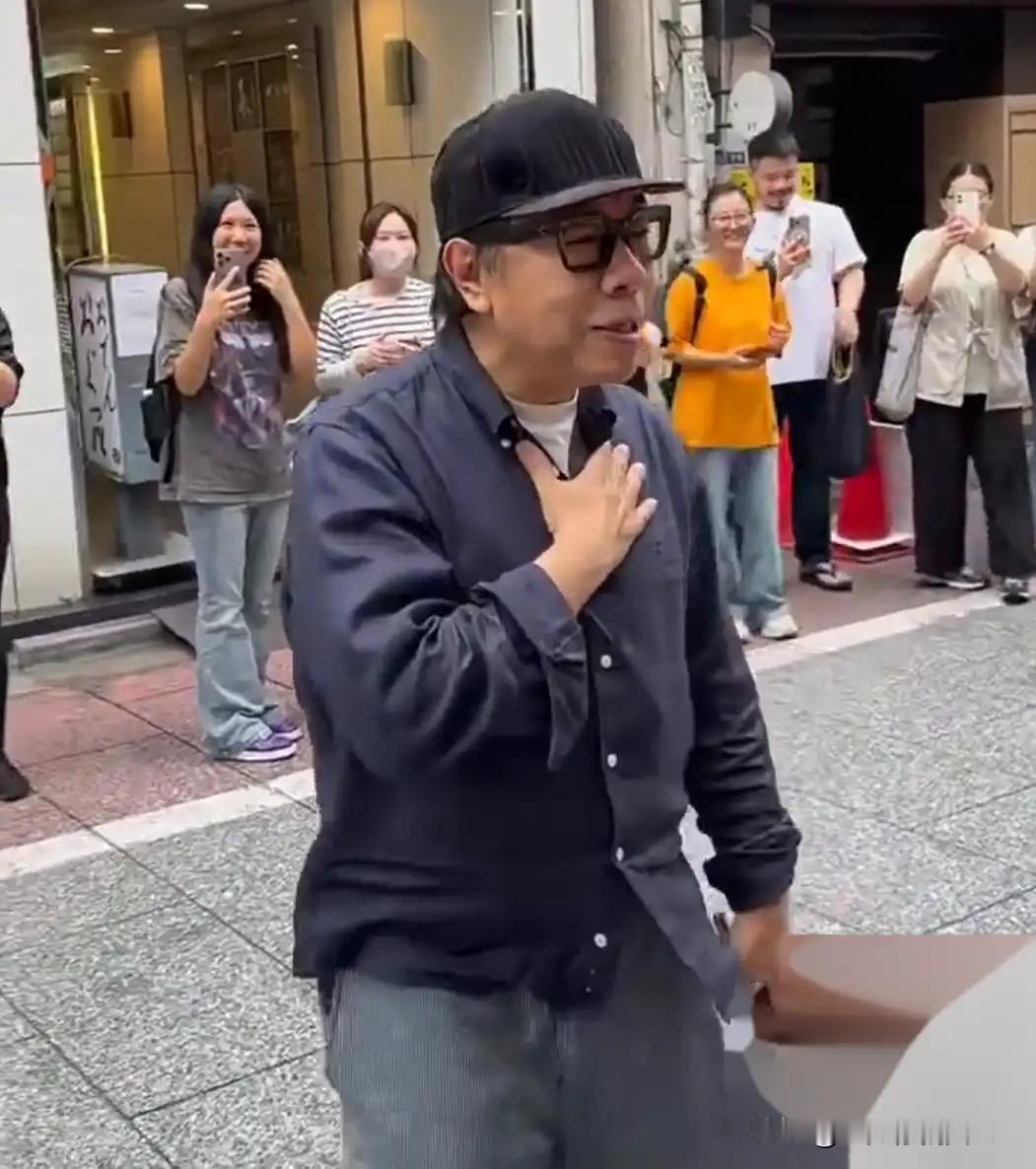 蔡康永这是彻底不回大陆市场了。网友爆料，蔡康永已经把他经纪人的电话删除了，此