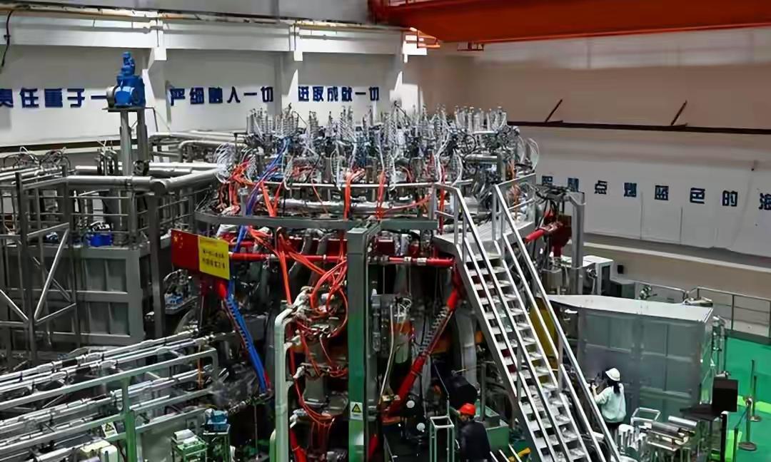 人造太阳即将点火！中国聚变技术连破纪录，无限能源时代要来了中国“人造太阳”确实连