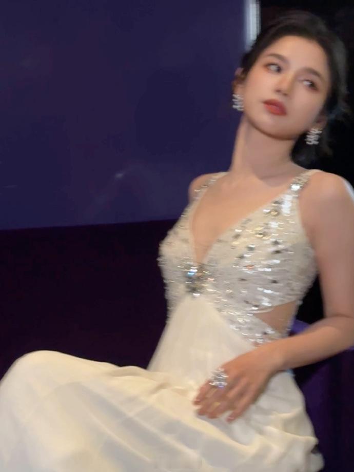 张婧仪张婧仪