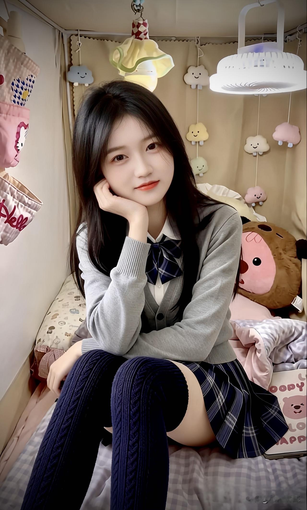 救命！竟在宿舍拍出这般感觉，闺蜜都想偷我图啦！我在卧室自拍宿舍里的一幕室友有