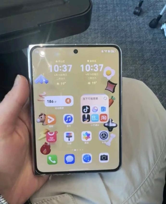 华为PuraXMax真机曝光，内屏目测比例应该是16:10，追剧太舒服了，完全