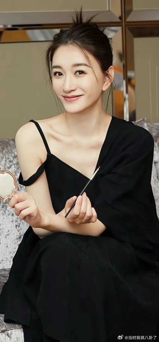 李小冉拉票老实人豁出去了拉票环节李小冉这段rap真像老实人豁出去的感觉！哈哈