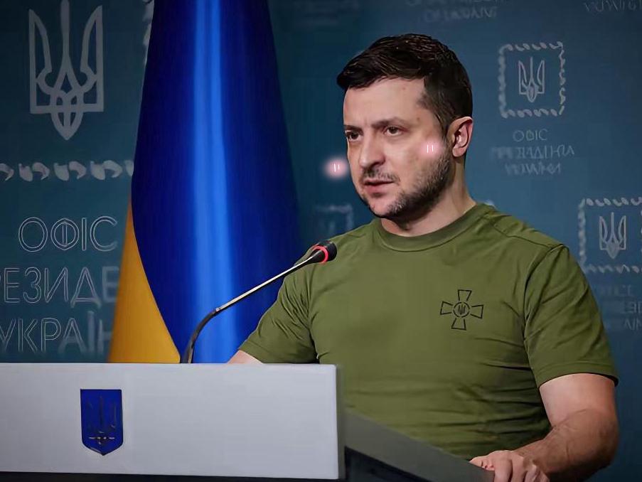 泽连斯基摊底牌了！俄罗斯可以死心了，美国也可以死心了，欧洲可以放心了。泽连斯基强