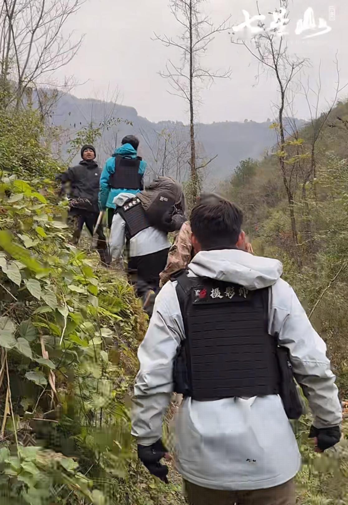 荒野决赛第十天文车车退赛文车车一大早就闭关，终于想好了，决定拿着2000块直接