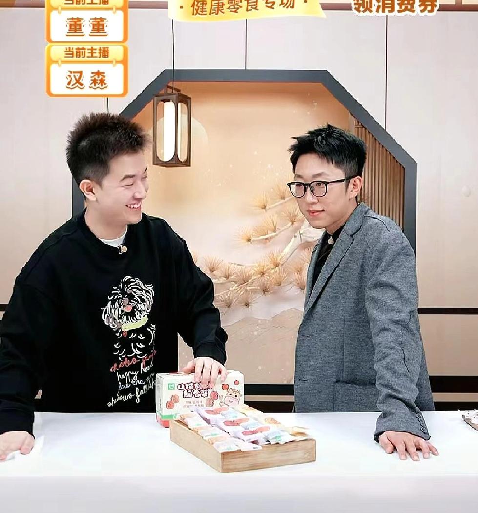 下午6:10，董董还没有来接班，评论区的朋友都在问:“董董呢？”……难道之前说