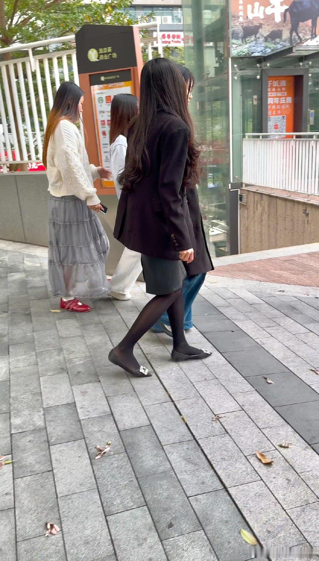 轻熟女神范儿时尚街拍街拍