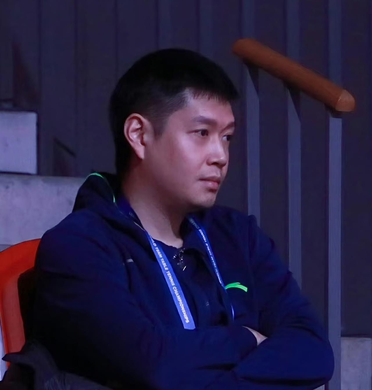 被CoCo邱贻可的一幕乐笑了！他在赛前陪孙颖莎练球，发多球可带劲了，和肖战