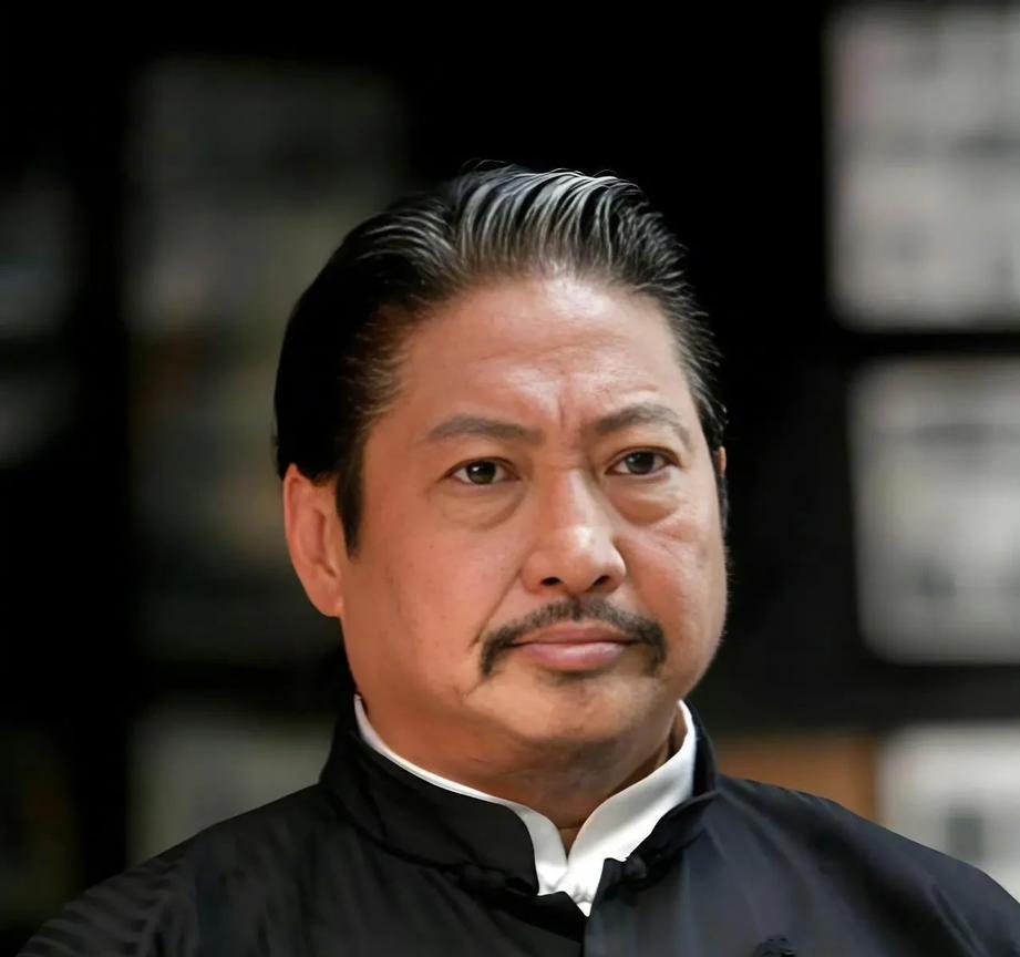 洪金宝后槽牙都咬碎了他万万想不到，自己一手操办的婚姻，在十年后竟然面临破碎的