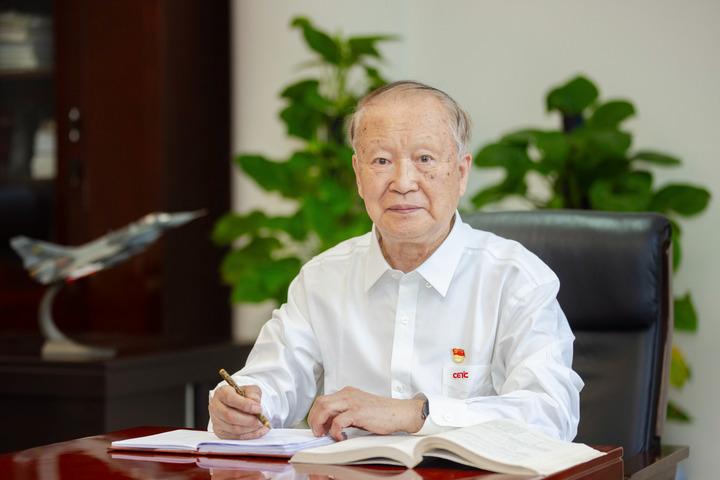 88岁中国院士获国家最高科技奖一生攻克两项雷达核心技术奠定航空预警与战机火控双重
