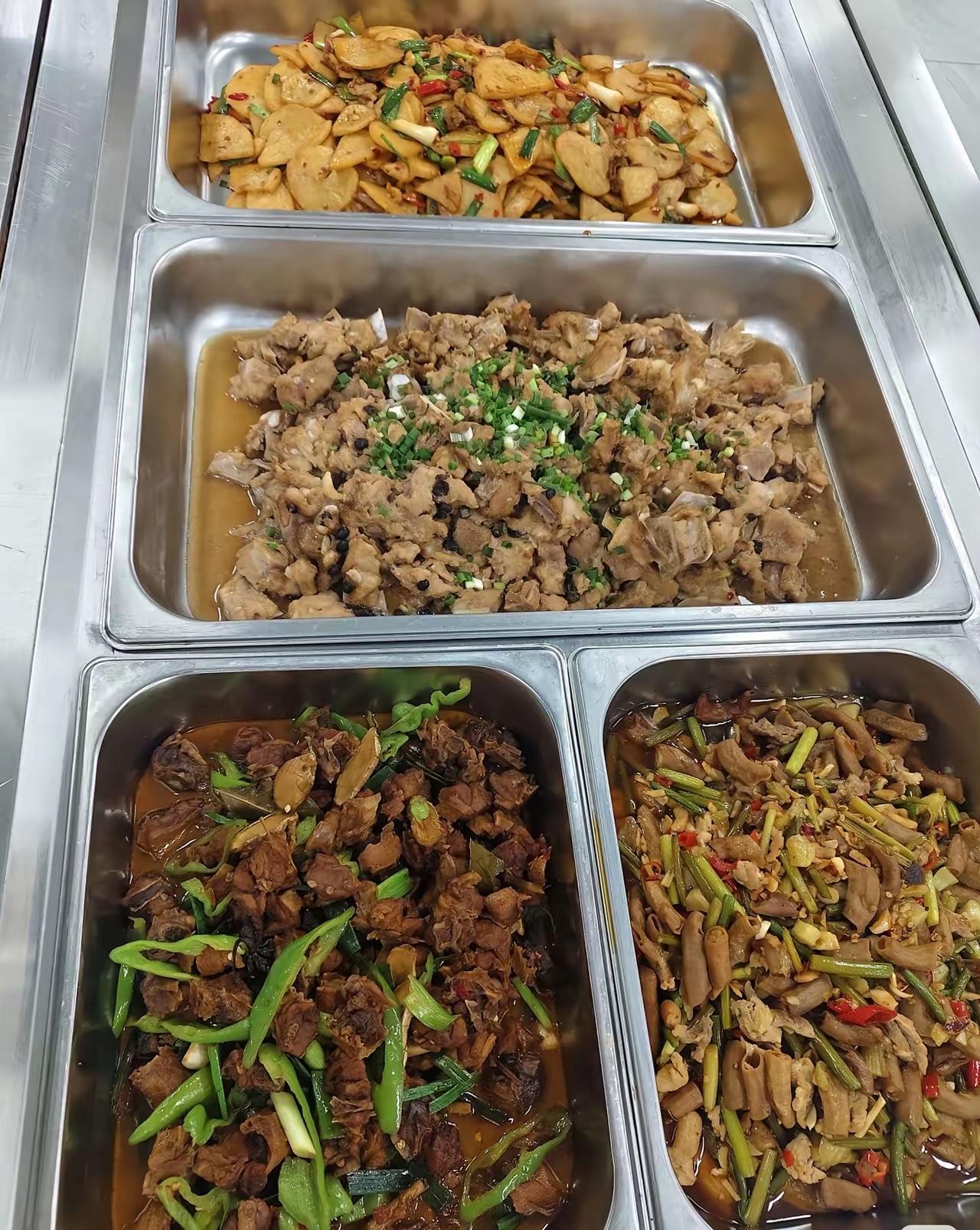 进过很多家厂，发现了一些规律。1，台湾厂干部和员工是分开就餐的，干部餐明显要