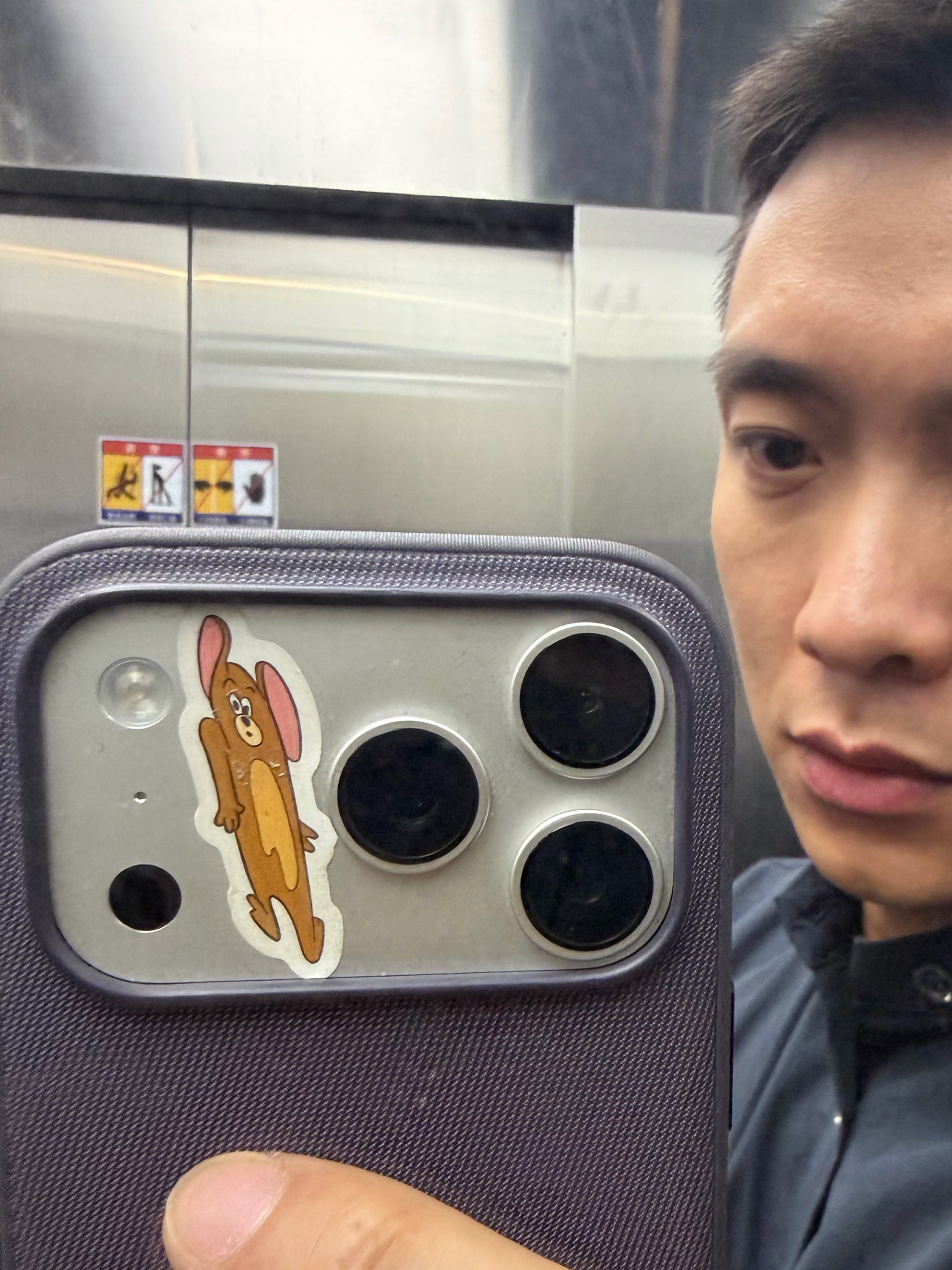 有朋友问我手机贴的什么贴纸