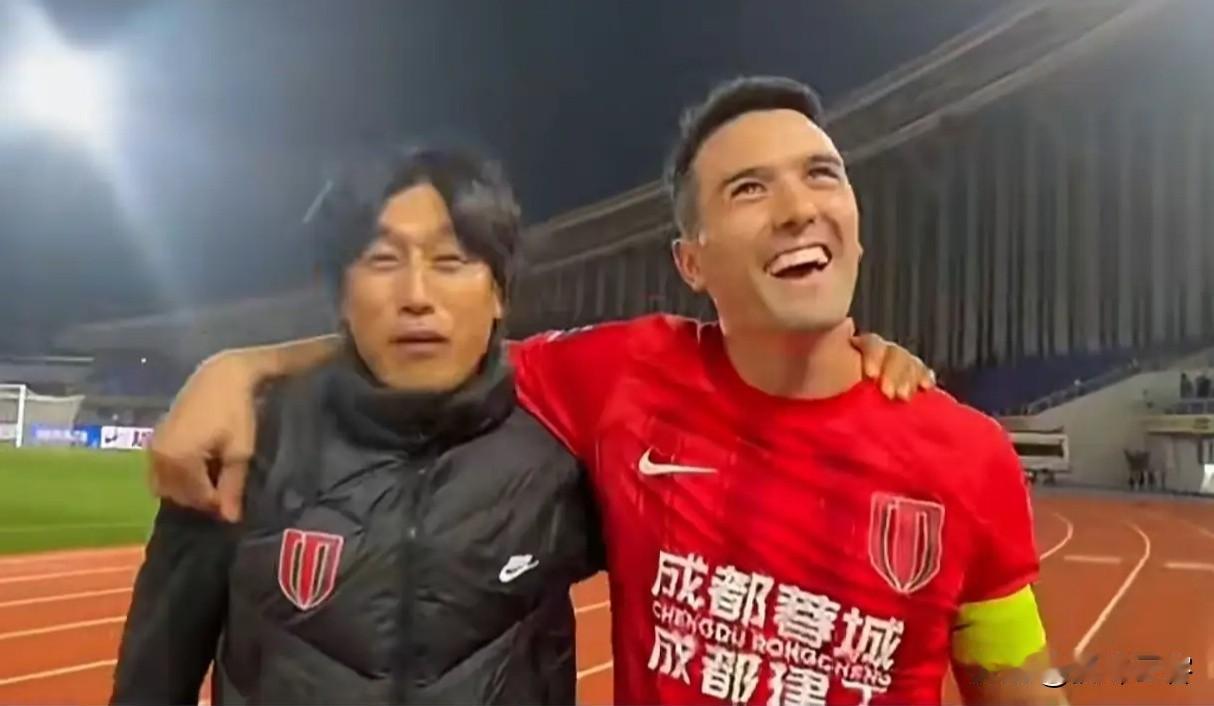 徐正源离开蓉城，铁血后腰周定洋尽显不舍之情直言：无论接下来面对什么，我知道成都不