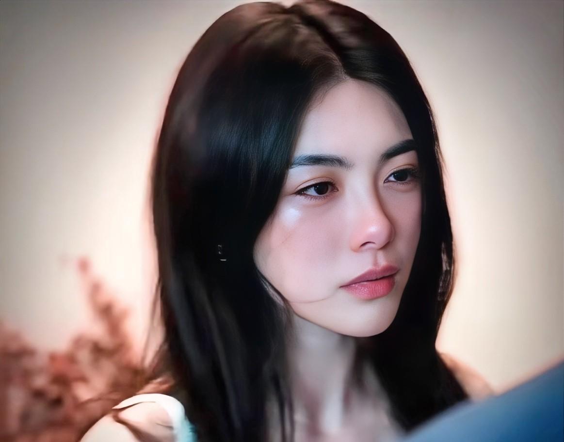 看了23集“许我耀眼”我终于知道方蕾为啥看着怪怪的了方蕾的确是挺可恨的一个