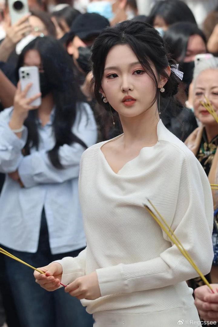 李🐔👄生图鸡嘴，大饼脸，法令纹……