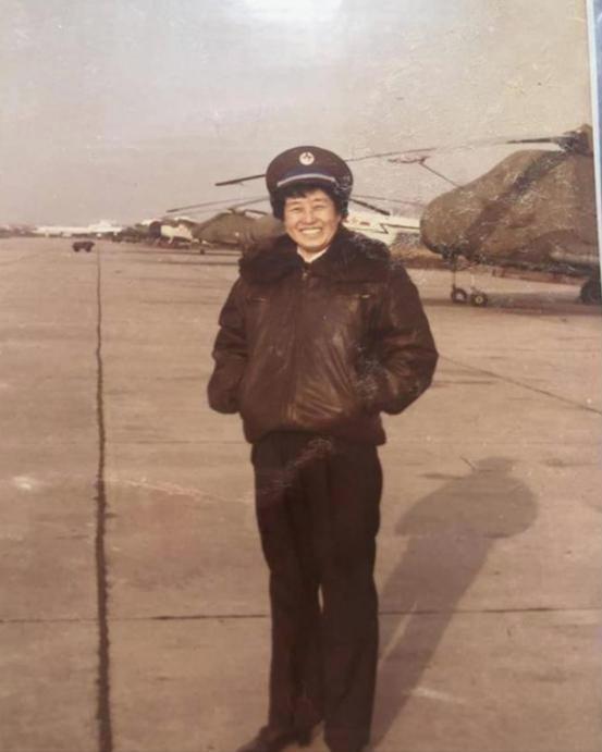 1964年，一项绝密任务急需飞行员，28岁的张连芳接下了生死状，可就在她准备登机