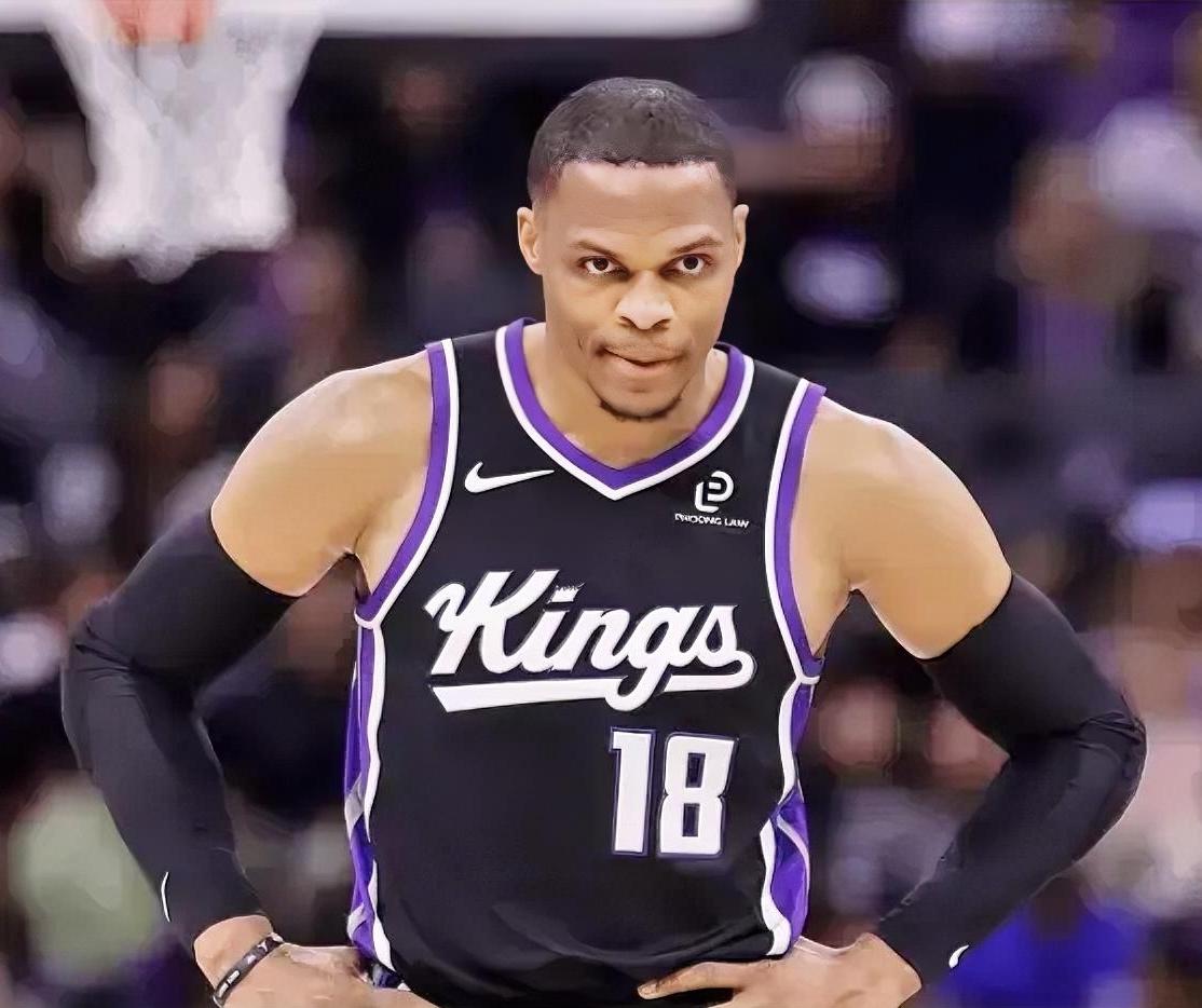 按照位置来讲历史三双王威少的弱项应该是篮板约基奇的弱项应该是助攻毕竟后场