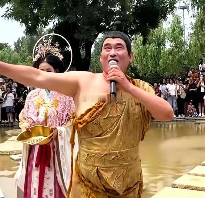 朱之文这次去商演，合同上明明写着唱三首、二十分钟完事，换成别的大牌明星，八成是唱
