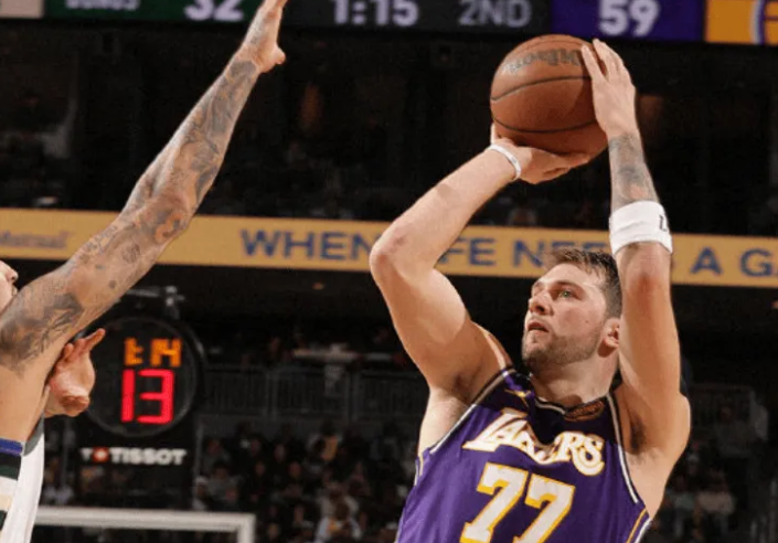 NBA常规赛，湖人以119-95战胜雄鹿。目前，湖人战绩来到10胜4负。据统