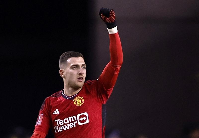 马兹拉维和达洛特在曼联又不是只踢左后卫，能踢和正印是一回事？除了达洛特有铁人属性