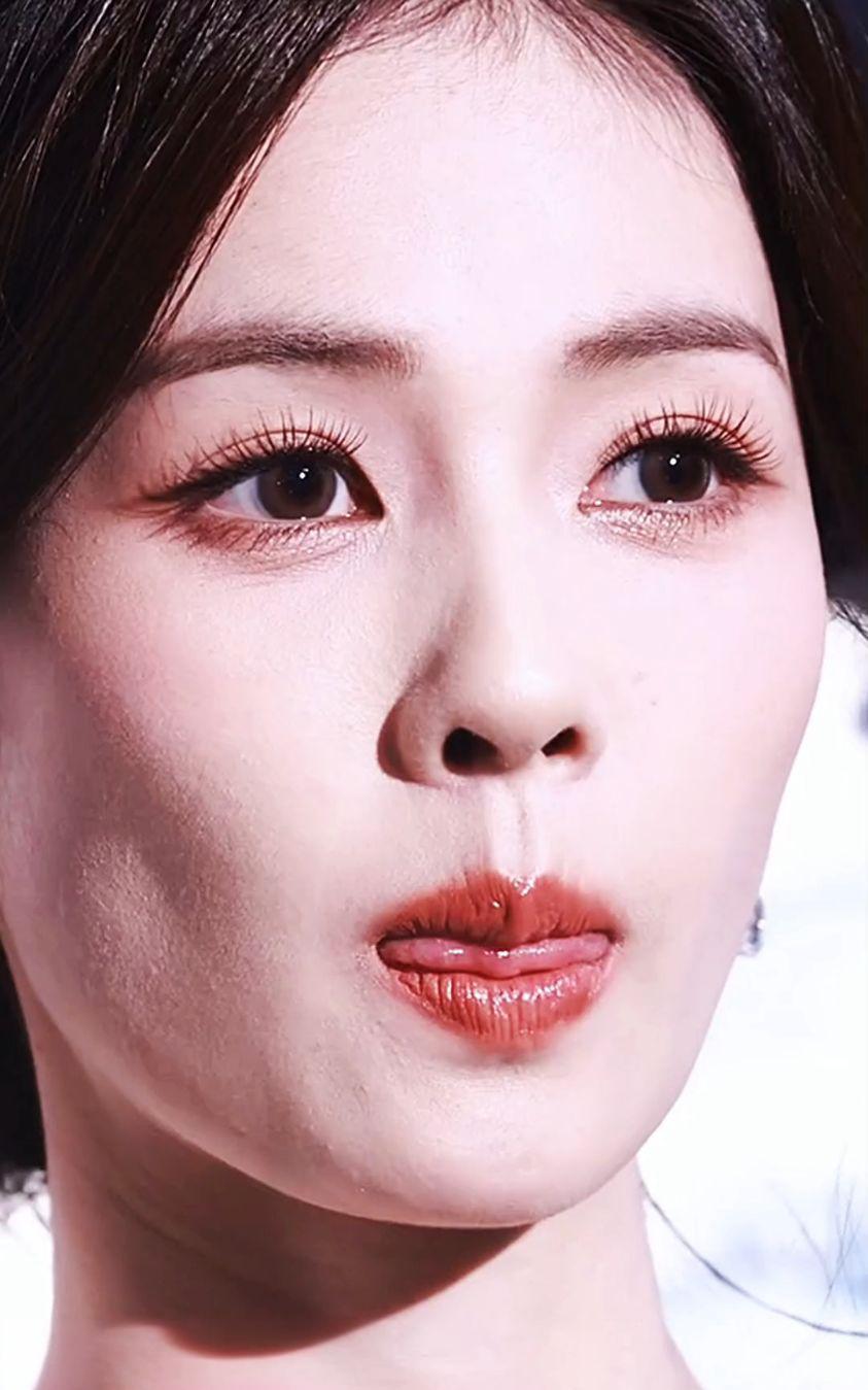 白鹿怼脸拍太美了