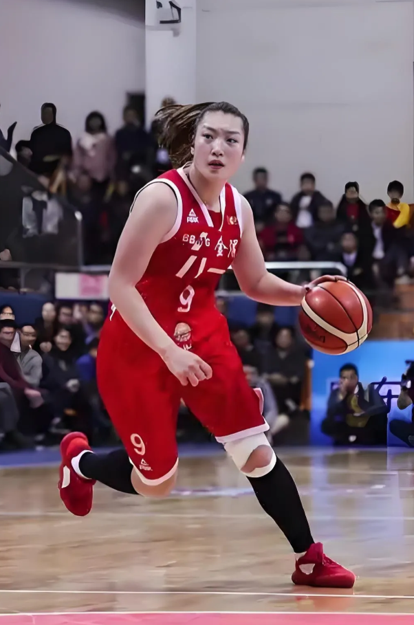 国家女篮主教练在接受采访时说出了心里话，没有李梦的女篮实力大打折扣，确实是我的失