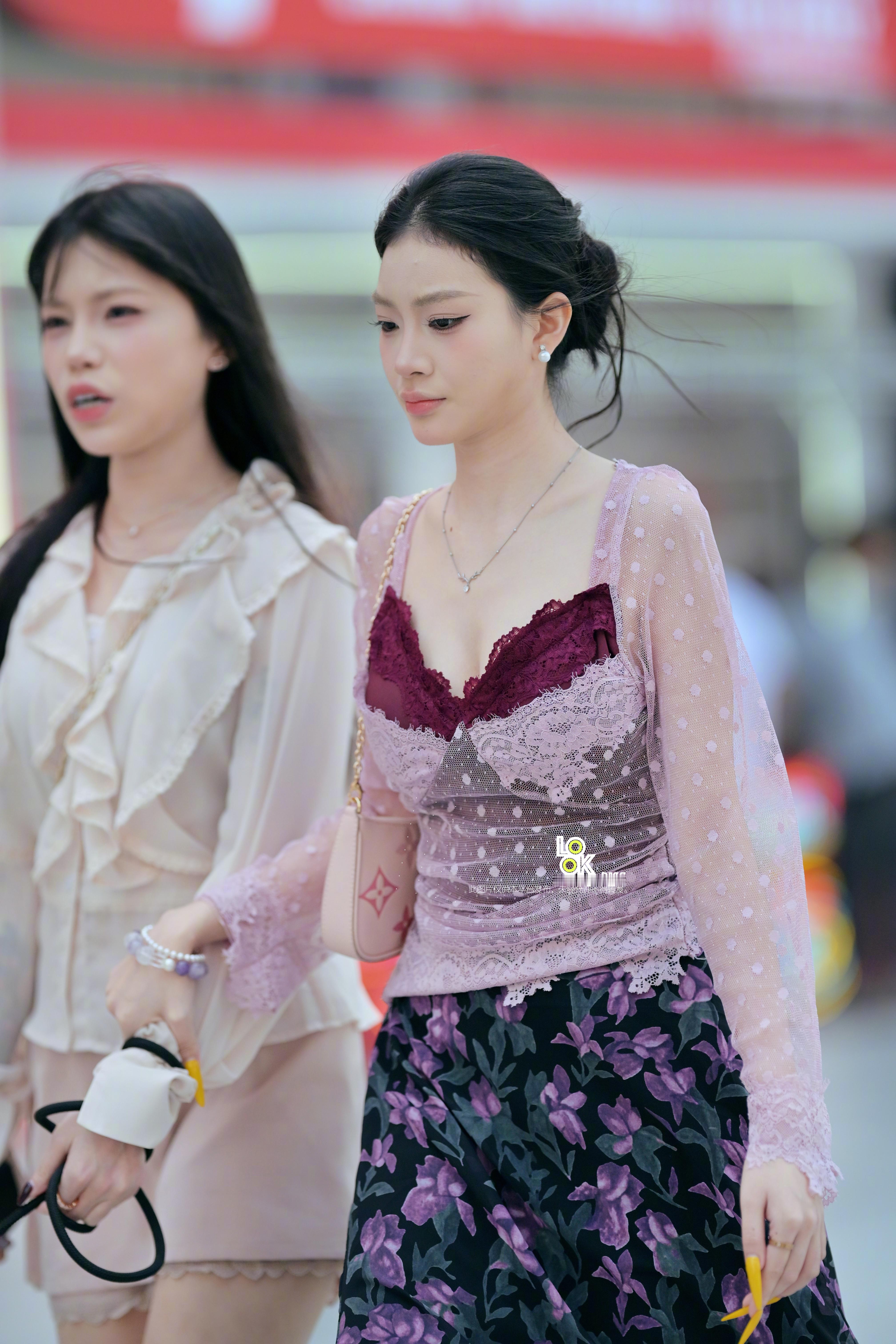 小姐姐很漂亮再来一张半身肖像