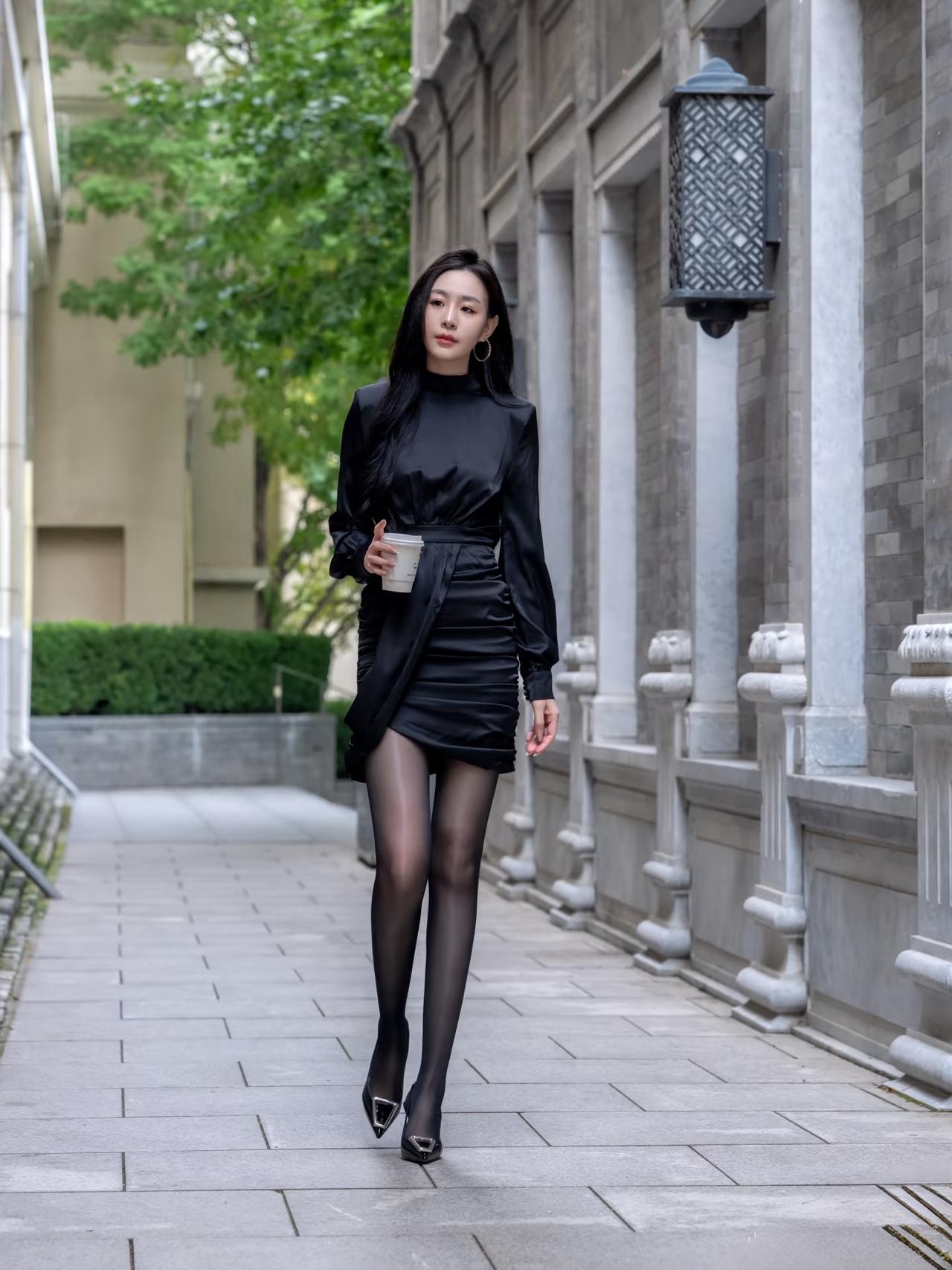 女人怎样穿搭，更显气质