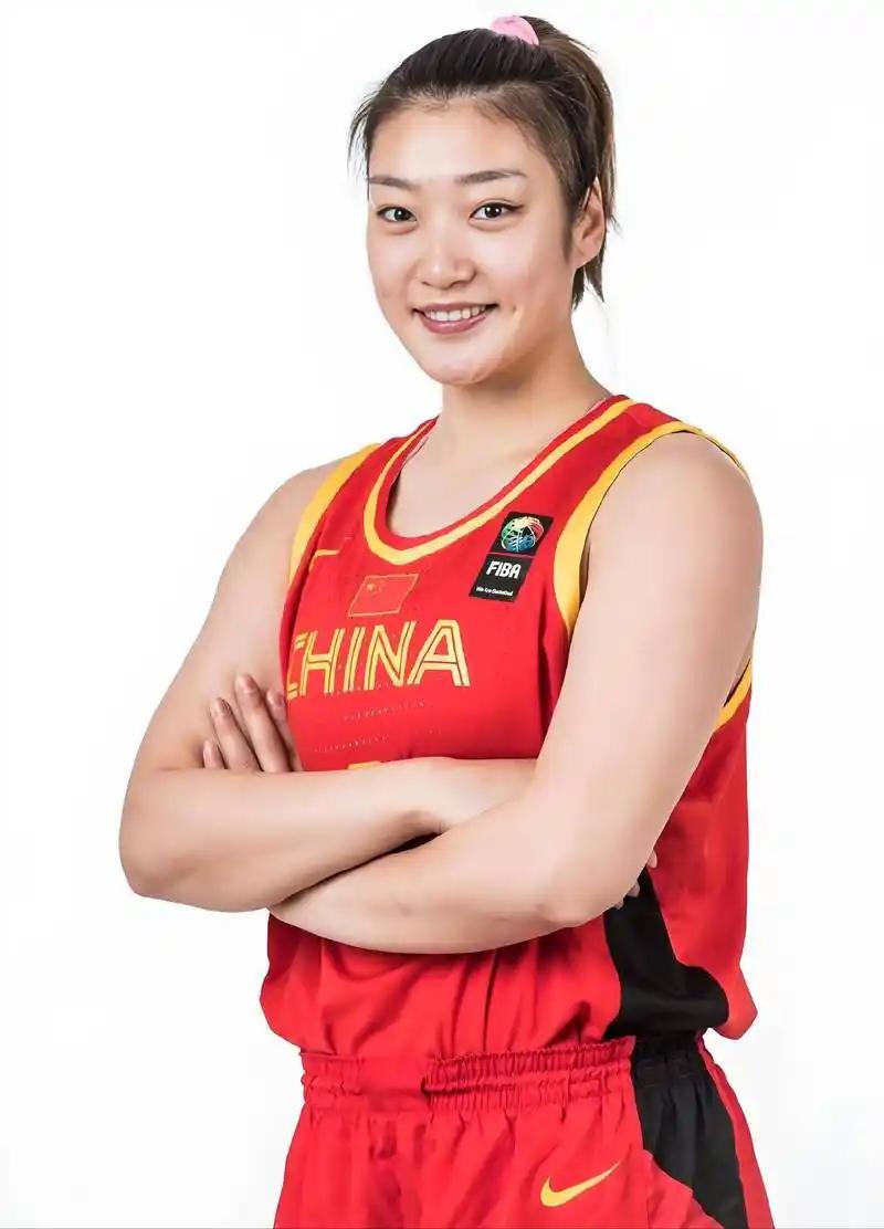 李梦�下1400万年薪，国际新联赛合伙人身份成就中国女篮历史新高！